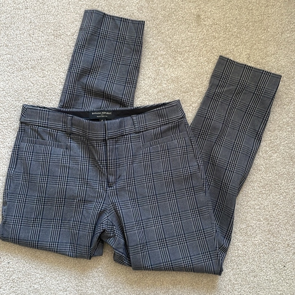 Banana Republic Sloan Curvy fit pants, size 4 black and gray print
